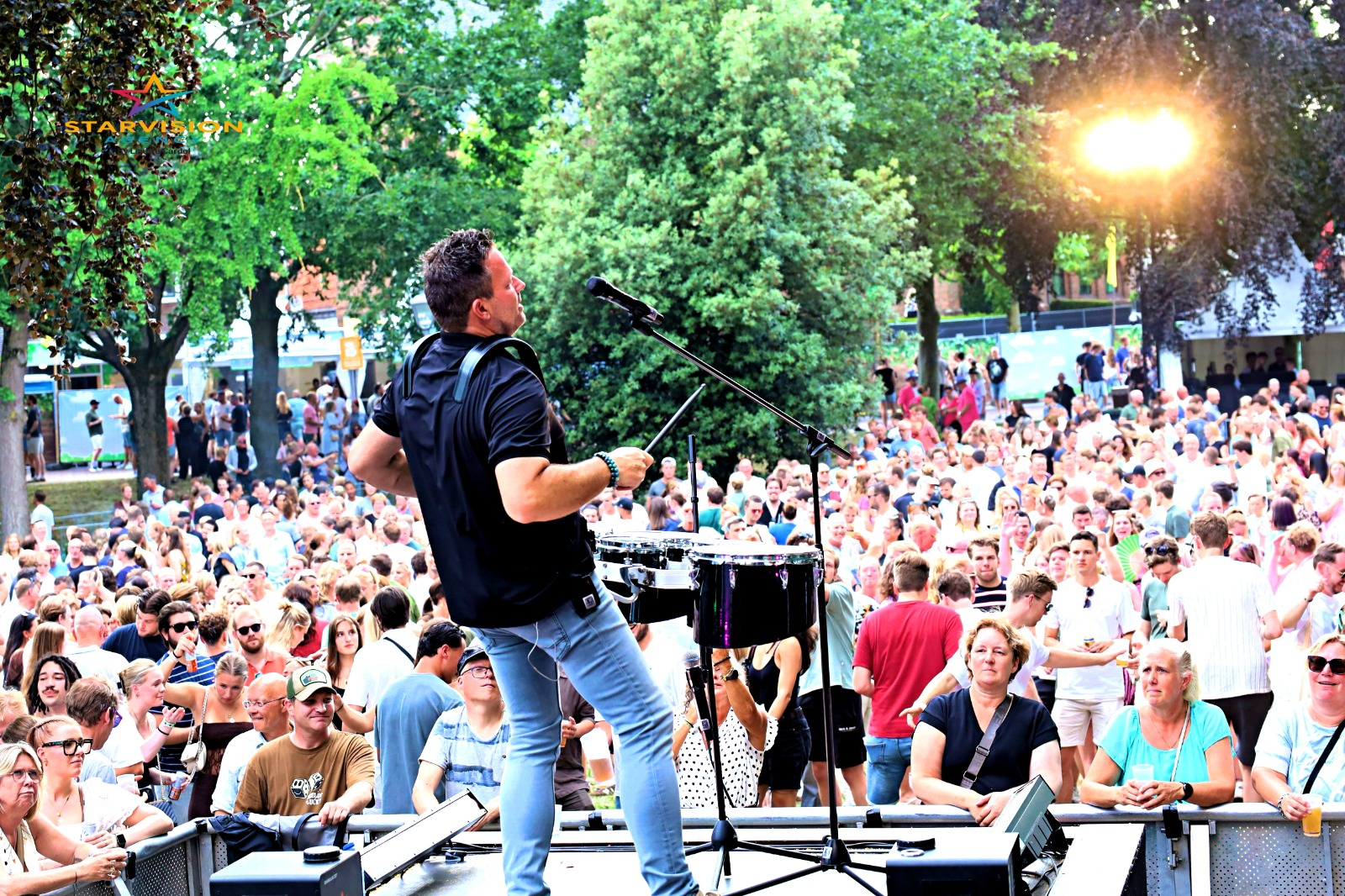 Feestganger Martijn Stam optreden 1